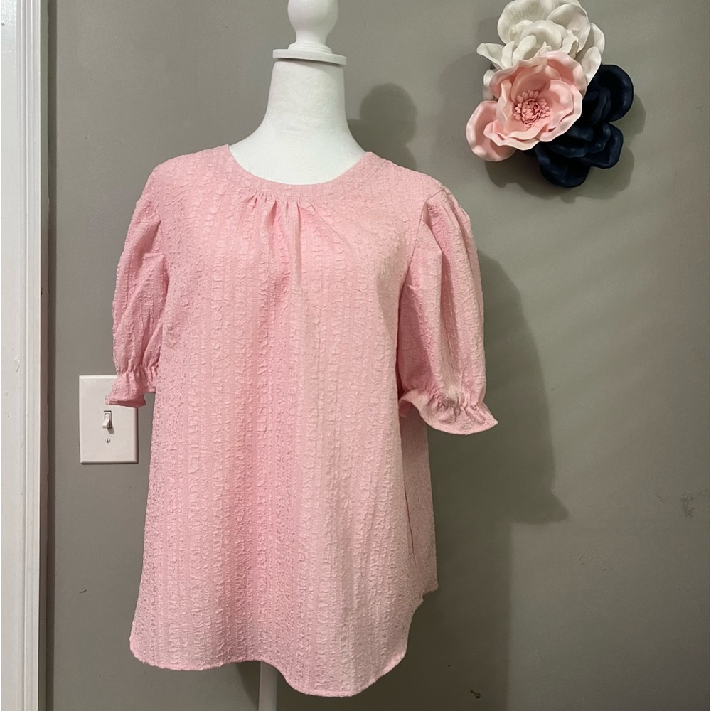 Voy blouse Size L textured sear sucker baby pink.